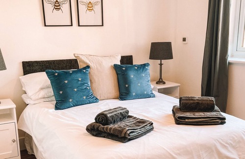 Godalming House | A beautiful three bedroom converted stable cottage