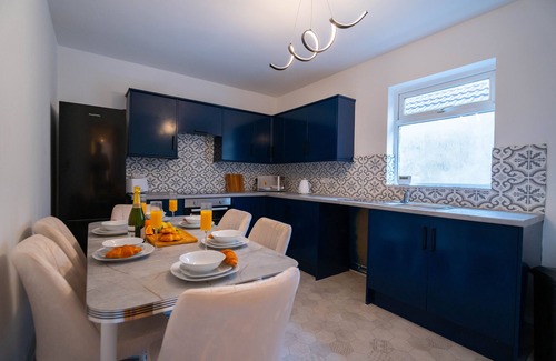 Redcar House | A beautifully designed home only a stones throw away from the beach front!