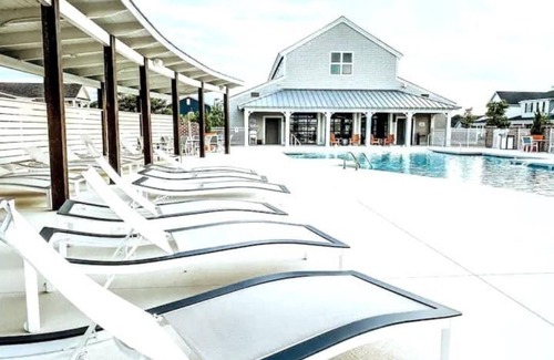 Morehead City House | A Block from the Dock in Beau Coast Classic