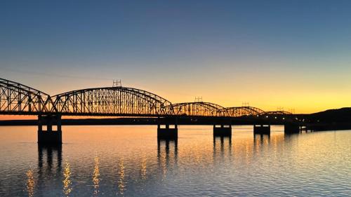 Chamberlain Hotel | A Bridge View Inn