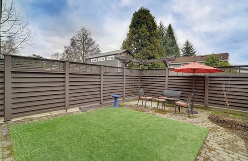 Seattle Apartment | A bright and cozy Bryant apartment: 2-bedroom, dog-friendly, with private yard.