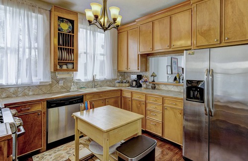 Vicksburg Cottage | A charming cottage nestled in the historic Fostoria Neighborhood.