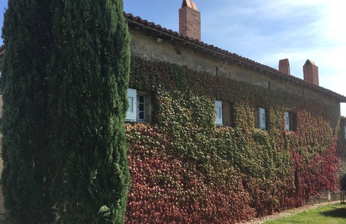 Bannieres House | A charming farmhouse with swimming pool in the Toulouse countryside.