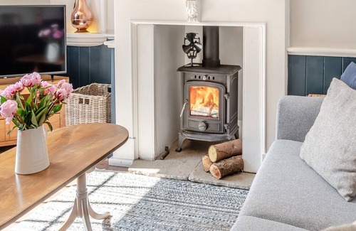 Barrow upon Humber Cottage | A charming, thoughtfully renovated cottage within the 17th century Papist Hall.