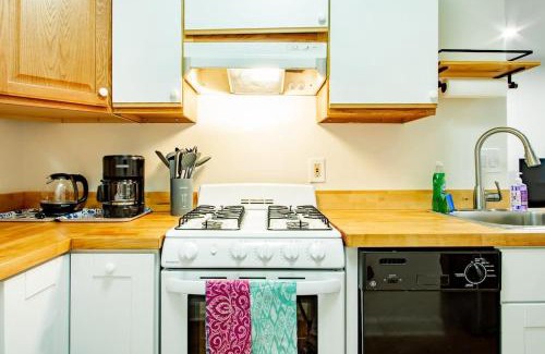 Dupont Circle Apartment | A Classy Corner of DC Minutes walk to Dupont Circle
