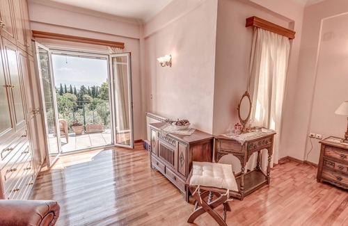Dassia Villa | A comfotable luxurious secluded villa with panoramic views.