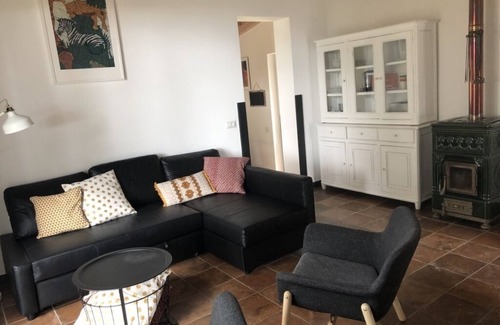 Imperia House | A confortable nest, guarded by a big lebanon cedar tree,