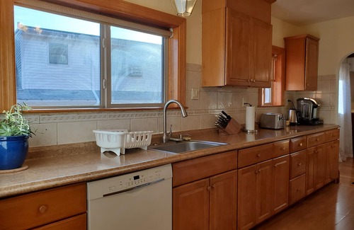 Strawberry Hill Apartment | A Cozy 5BR Apartment near Harvard Square and MIT