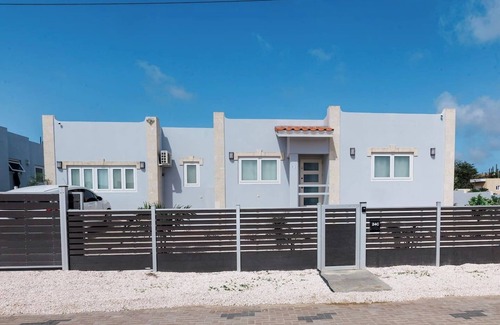 Barcadera Apartment | A cozy and private apartment located in the peaceful neighborhood of Rooibosal, just minutes from Aruba’s best beaches, shopping, and dining. Ideal for couples, solo travelers, or digital nomads seeking comfort and convenience.