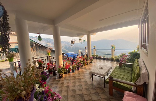 Darjeeling House | A cozy boutique homestay at Darjeeling. nBe one step closer to paradise.