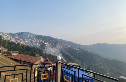 Darjeeling House | A cozy boutique homestay at Darjeeling. nBe one step closer to paradise.