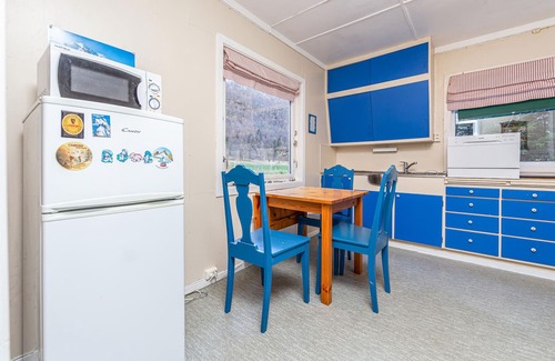 Sunndal House | A cozy cottage located in the middle of the majestic Sunndals mountains.