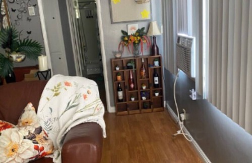 Mid City Apartment | A cozy hideaway, in a central located a half a block from grocer