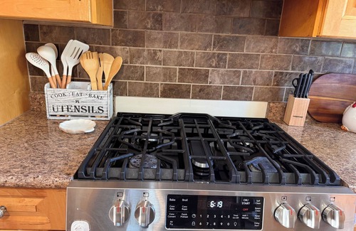 Delta House | A Cozy home, centrally located with free parking