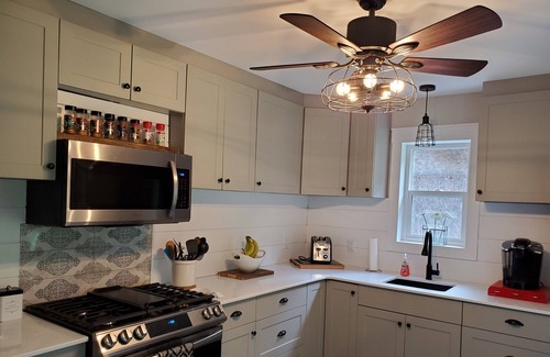 Havelock-Belmont-Methuen House | A Cozy Little Pinewood Hideaway