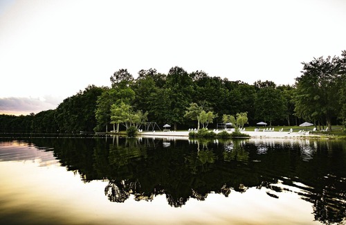 Reeders Cabin | A cozy log cabin right on the lake. Peaceful and secluded, close to the beach