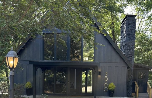 Gainesville Cabin | A-Cozy Retreat: Lake House. Jacuzzi.