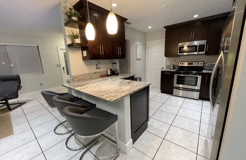 Pembroke Pines House | A Cozy Spring Escape!