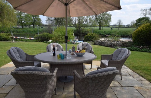 Bidford-on-Avon House | A delightful end of terrace house, set within the pretty town of Bidford-on-Avon