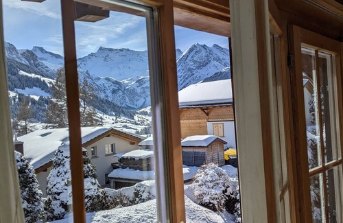 Adelboden Ski Chalet | A detached chalet for you alone!