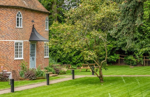 Higham Cottage | A fairy-tale luxurious cottage - The Tea Caddy