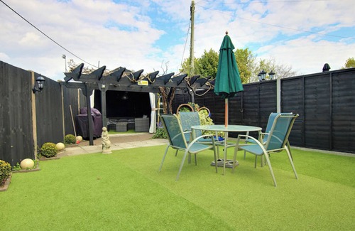 Netley Cottage | A family friendly or couples base to explore the local sights and attractions.