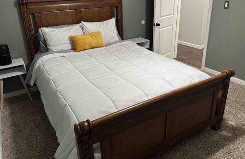 Wichita Falls Cottage | A family-friendly, tranquil oasis on Beverly Drive.