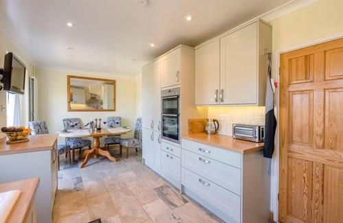 Martlesham Heath Apartment | A fantastic holiday home close to the beach - Number 27, Alderton
