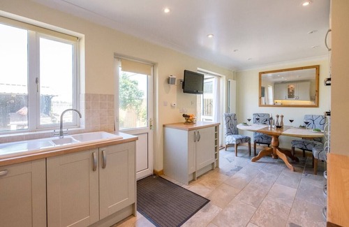 Martlesham Heath Apartment | A fantastic holiday home close to the beach - Number 27, Alderton