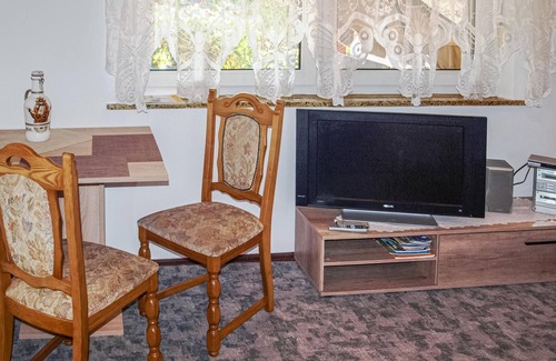 Hildebrandshagen House | A few kilometers away from the mill town of Woldegk is located in Hildebrandshagen this simple yet f