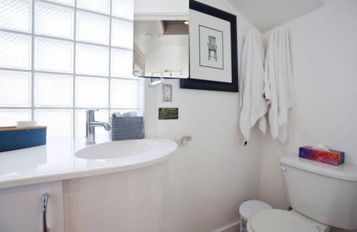 James Bay Bed & Breakfast | A Float Home B&B in Fisherman’s Wharf