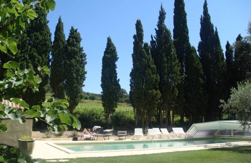 Saint-Hippolyte-le-Graveyron Cottage | A comfortable flat in a wine region