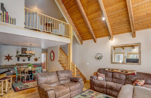 McCall House | A-Frame of Mind - Hot Tub - Pet-friendly - Trailer Parking - Wildlife - Quiet - Riverwalk access
