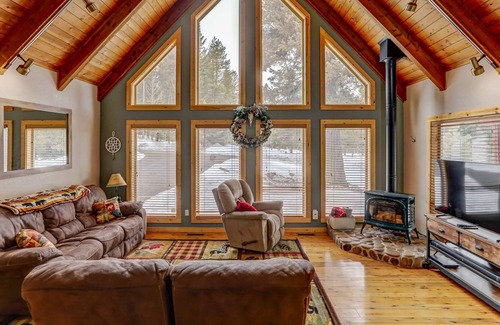 McCall House | A-Frame of Mind - Hot Tub - Pet-friendly - Trailer Parking - Wildlife - Quiet - Riverwalk access