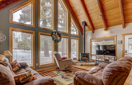 McCall House | A-Frame of Mind - Hot Tub - Pet-friendly - Trailer Parking - Wildlife - Quiet - Riverwalk access