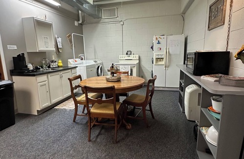 Paxico House | A + Getaway - Stylish Stay in 3 Classrooms with WiFi & AC