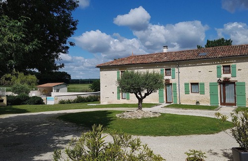 Saint-Pierre-d'Amilly House | A gite for 2 people in an estate of 6 gites