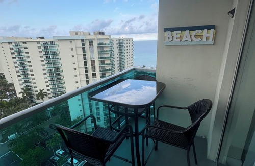 Hollywood South Central Beach Condo | A Great Deal! Oceanview 2 Bedroom Luxurious Condo Hollywood Beach