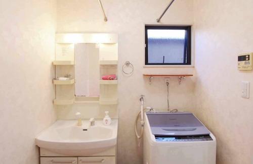 Amami House | A guesthouse limited to one couple. Conveniently located in the center of Amami Oshima for sightseeing. 30 seconds to the largest downtown area, Yajin River. Fully equipped kitchen and laundry facilities are available for long-term stays.