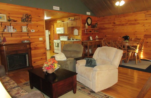 Bruno Cabin | A Hasty Getaway: Cozy Cabin on 10 Private Acres! Pet-Friendly & Perfect for Two!