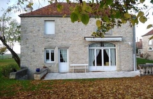 Tanay Cottage | A haven of peace in a large Charming Residence