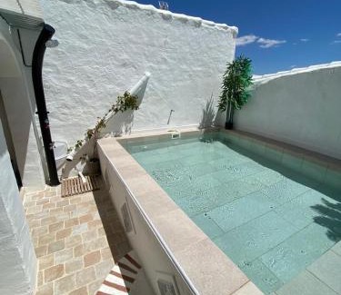 Estepa House | A hidden gem in Estepa. With Dip pool, WiFi, BBQ!