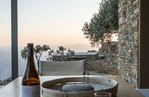 Exomvourgo House | A house in an olive grove with a unique view to the Aegean sea.