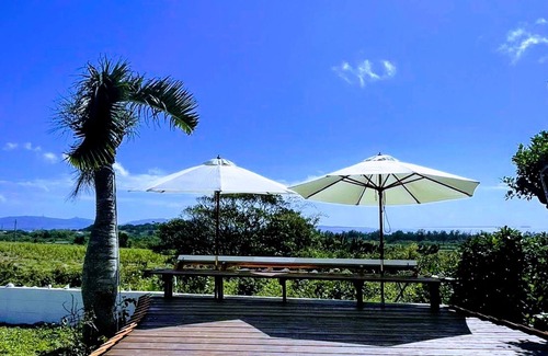 Taketomi-jima Taketomi-cho House | A house with a view of the sea in both directions