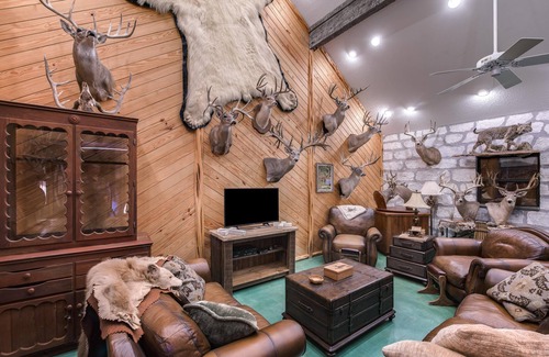Doss Cabin | A Hunter's Dream: Gorgeous Hill Country Cabin for 6 with whitetails and views.