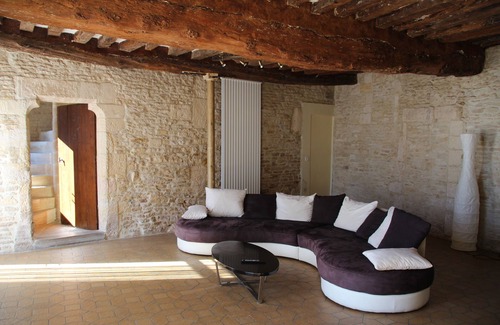 Bernieres-sur-Mer House | A large 17th century dwelling house 300 meters from the beach.