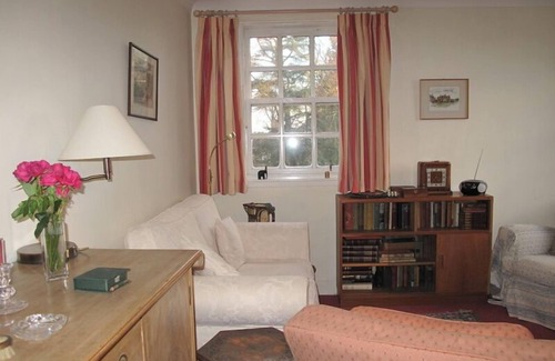 Kelso Apartment | A light & spacious flat, overlooking ruins of Kelso Abbey, close to town centre.