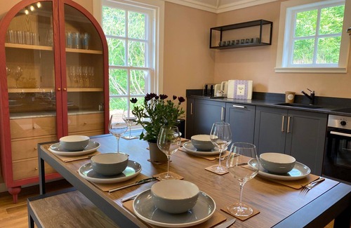 Dunbar Cabin | A-listed South Lodge, Dunbar with hot tubn