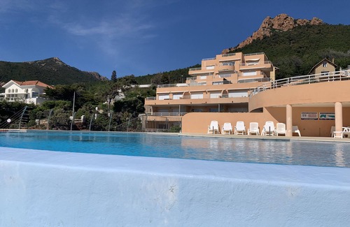 Le Trayas Condo | A little corner of paradise on the Esterel, waterfront, sea view, heated pool