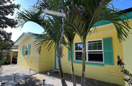 Lake Shore Estates House | A Little Slice of Key West on Lake Tarpon - Kayak and fish from the back yard